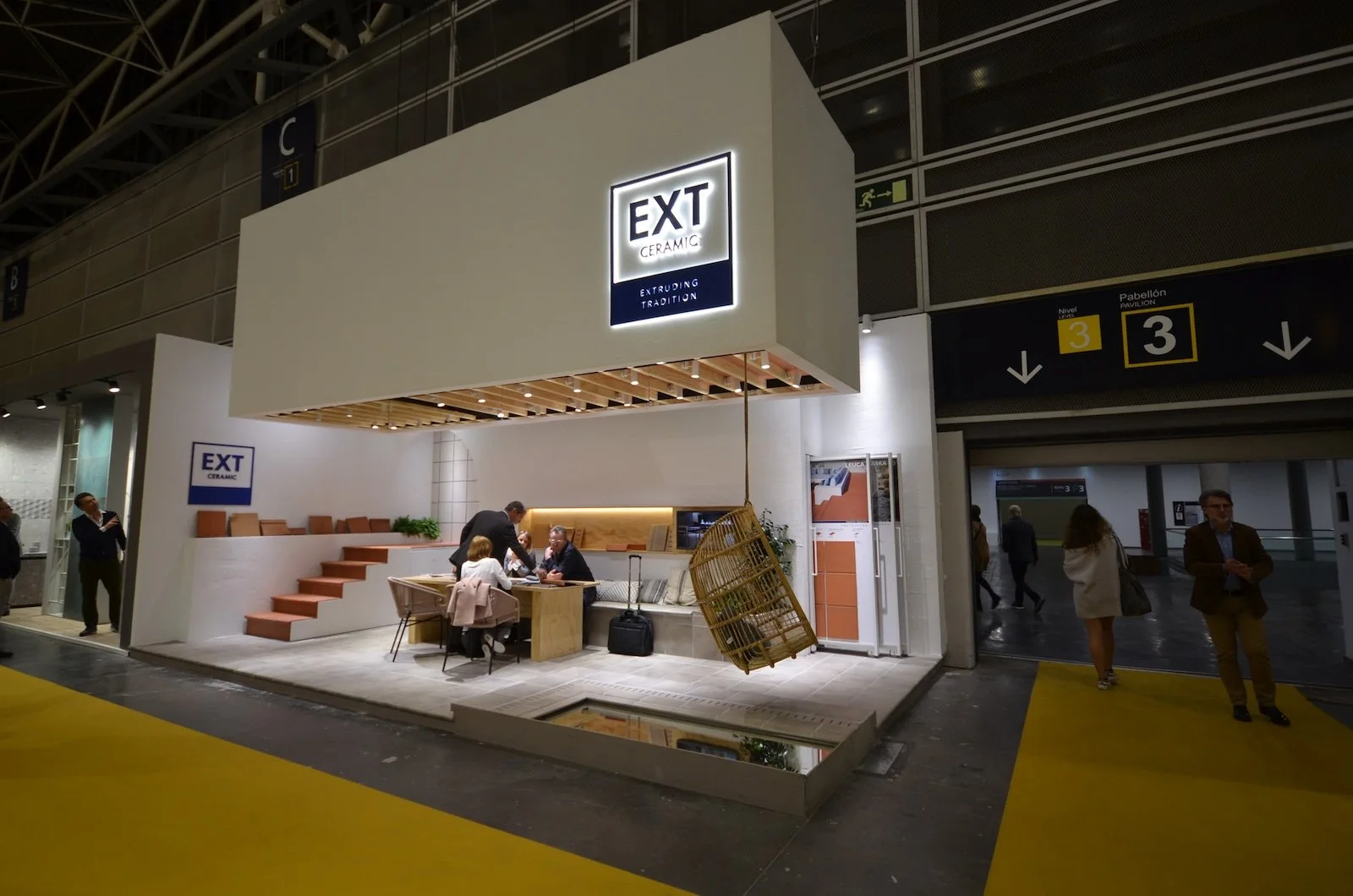 EXT · Photo 2